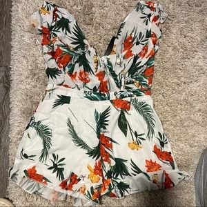 NWT Prettylittlething floral romper